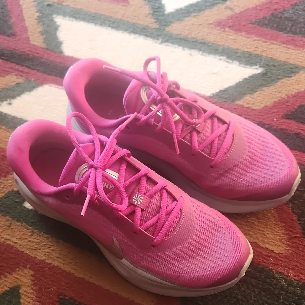 Nike  Jurney Run PRM Women's Vibrant Fusia - Picture 2 of 12